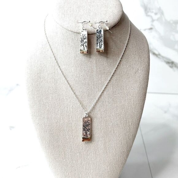 3 Tone Floral Etched Pendant Necklace & French Hook Earrings - Picture 1 of 7